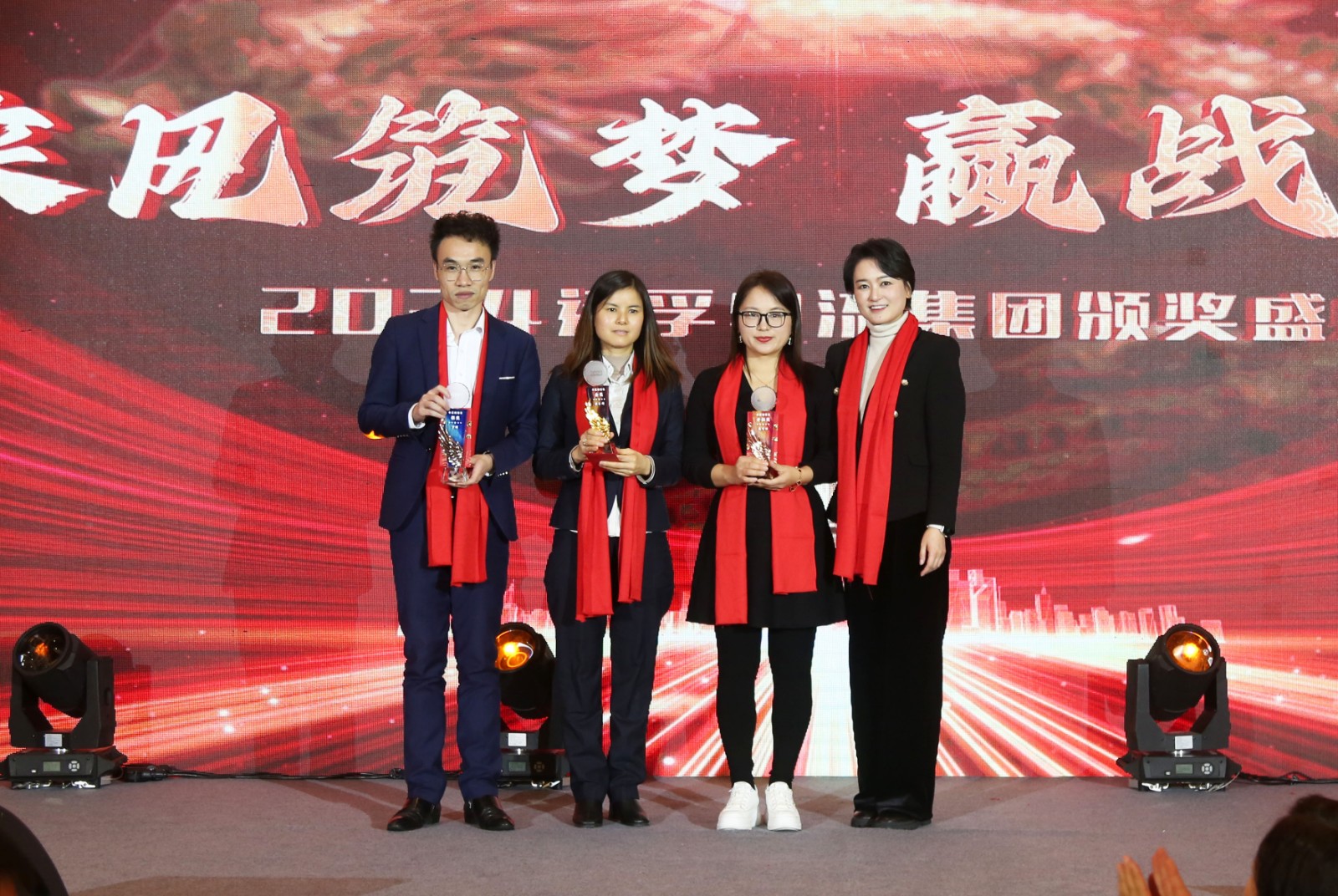 罗辉 年度销售亚军.jpg